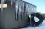 地面まで届く氷柱